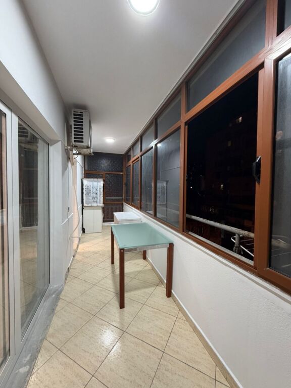 Dato 2+1, myslym shyri te him kolli, 900 euro con parcheggio