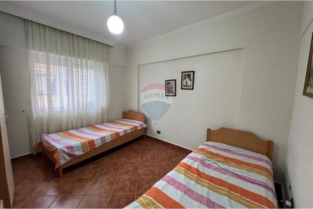 Komuna e Parisit, Tiranë  Apartament 2+1 Komuna e Parisit për shitje