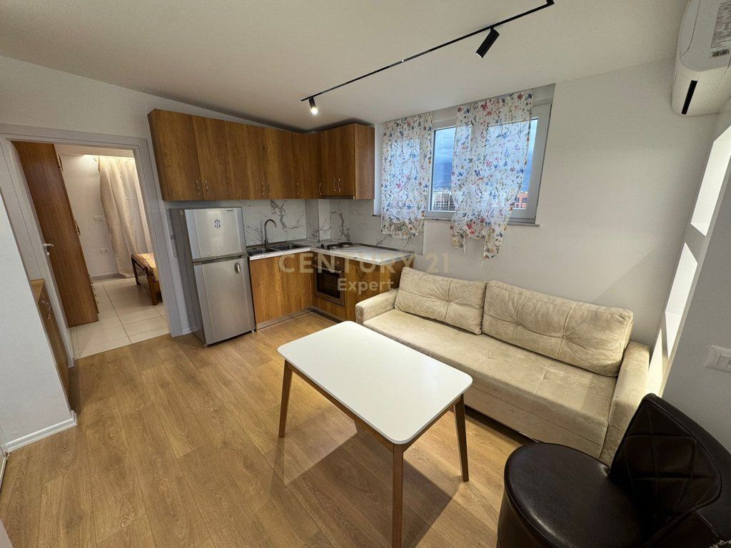 JEPET ME QIRA APARTAMENT 1+1 TEK RRUGA FERIT XHAJKO