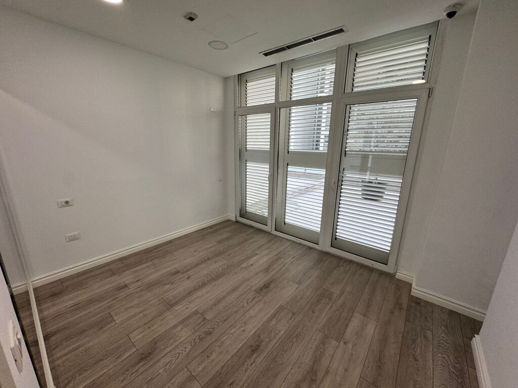 Office space for rent  Address: Komuna Parisit  kika 2  Floor 1  11 rooms all with air conditioning  3 toilets  100 m2 veranda  Camera system  Area 270 m2  Price 5000€