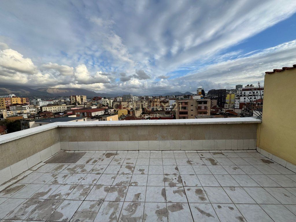 JEPET ME QIRA APARTAMENT 1+1 TEK RRUGA FERIT XHAJKO