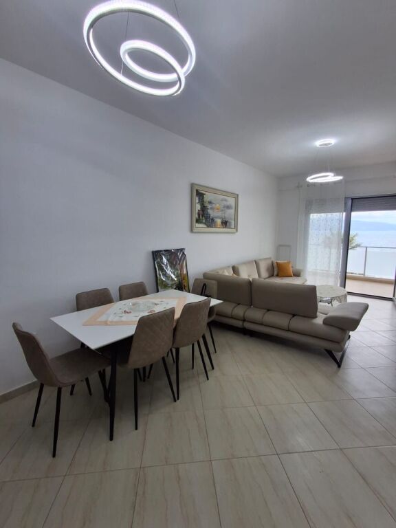 Appartamento 2+2 in affitto –📍 Lungomare, Vlorë | Vista mare completa