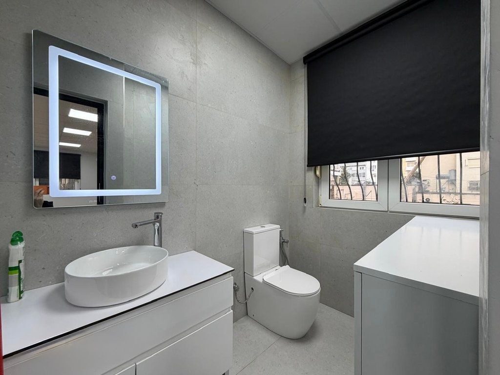 Office FOR RENT OPPOSITE TOPTANI