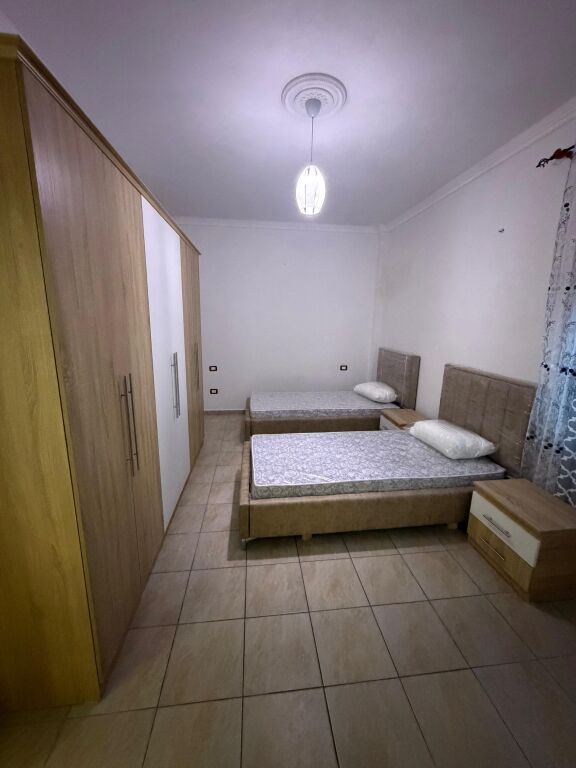 Jepet shtepi me qera 2+1 te rrethi burgut