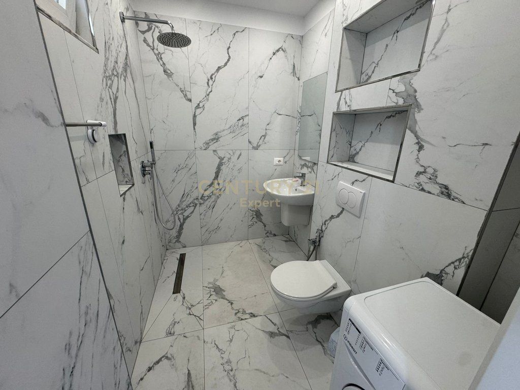 JEPET ME QIRA APARTAMENT 1+1 TEK RRUGA FERIT XHAJKO