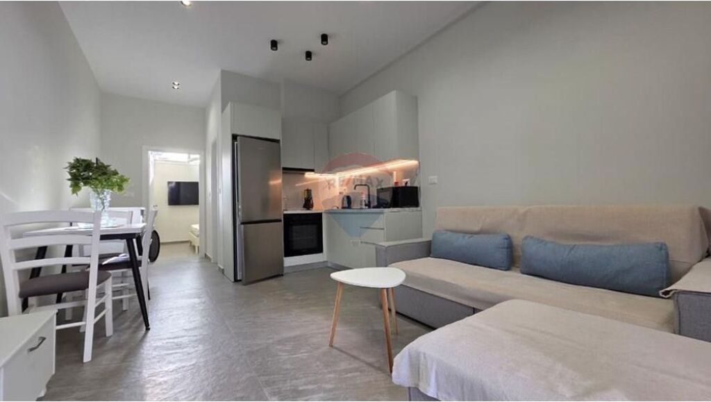 🏡✨ APARTAMENT 1+1 ME QIRA – ZONA TOPANA, VLORË