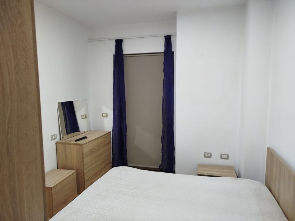 Apartament me qera ne astir