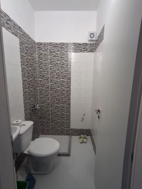 Appartamento 2+2 in affitto –📍 Lungomare, Vlorë | Vista mare completa