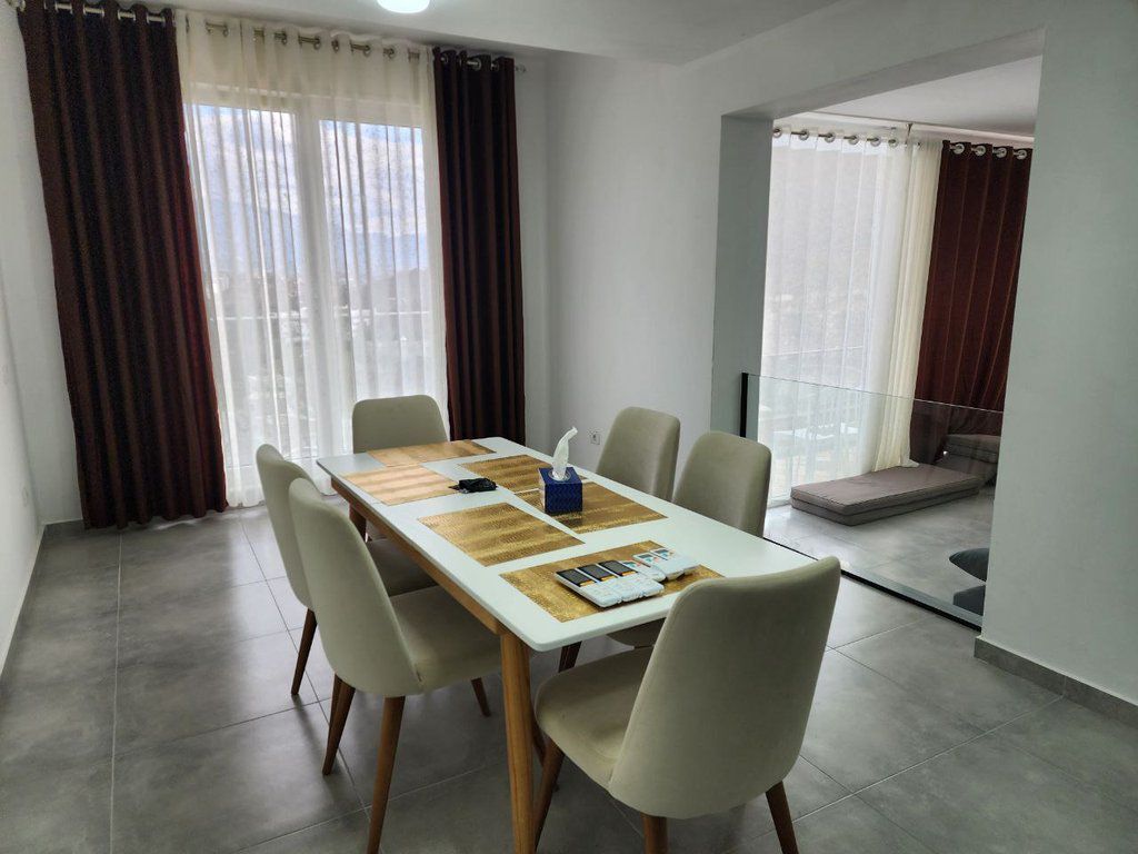 🏡 VILË ME PISHINË ME QIRA – REZIDENCA KODRA E DIELLIT 2