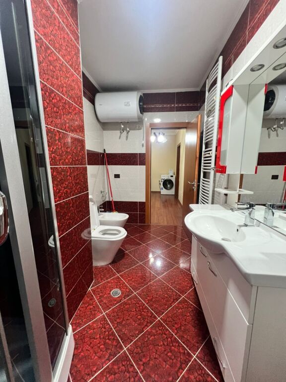 2+1,arredato presso il Ministero degli Esteri, prezzo 700 euro lordo