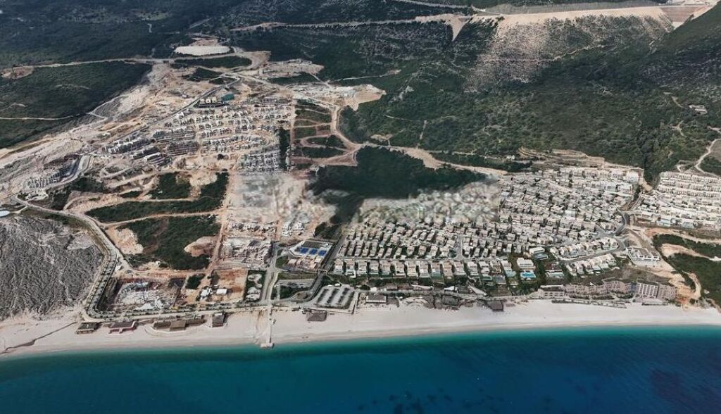 !OKAZION! SHITET APARTAMENT 1+1ME VERANDE/DEPO/POST PARKIMI – GREEN COAST 2, PALASË!