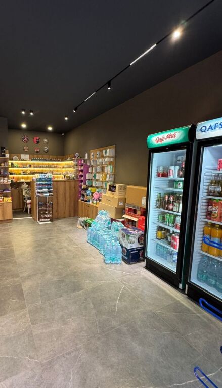 SHOP FOR SALE 30 M2 PARIS COMMUNE 150,000 EURO VV