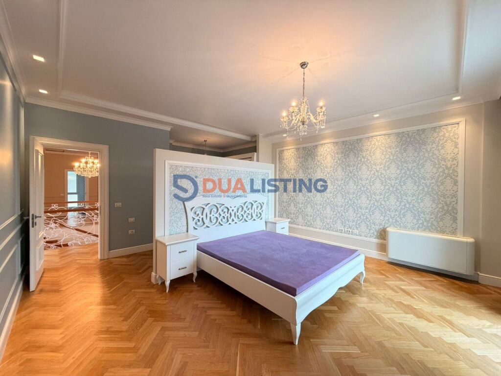 VILË ME PISHINË PËR QIRA NË LIQENIN E THATË!