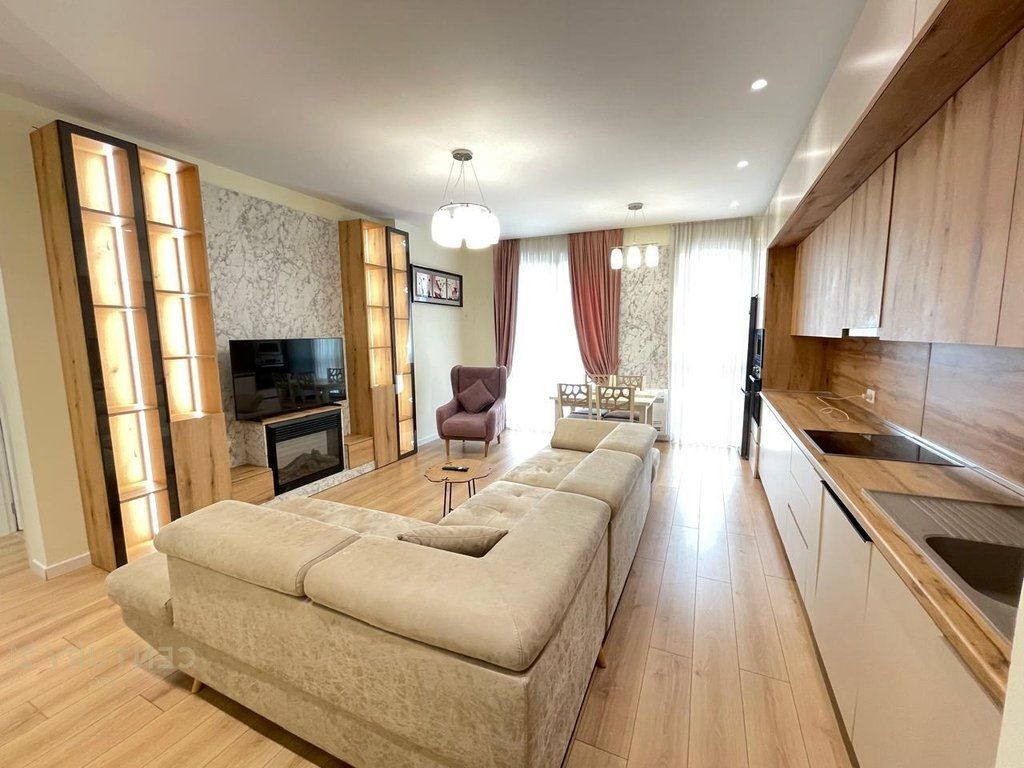 JEPET APARTAMENT ME QERA 2+1+2 PRANË MEDRESESË