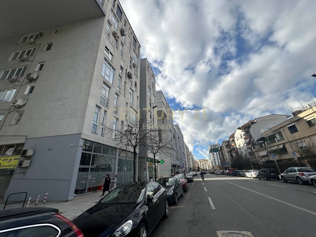 Komuna e Parisit, Japim Ambient Per Zyra Me Qira