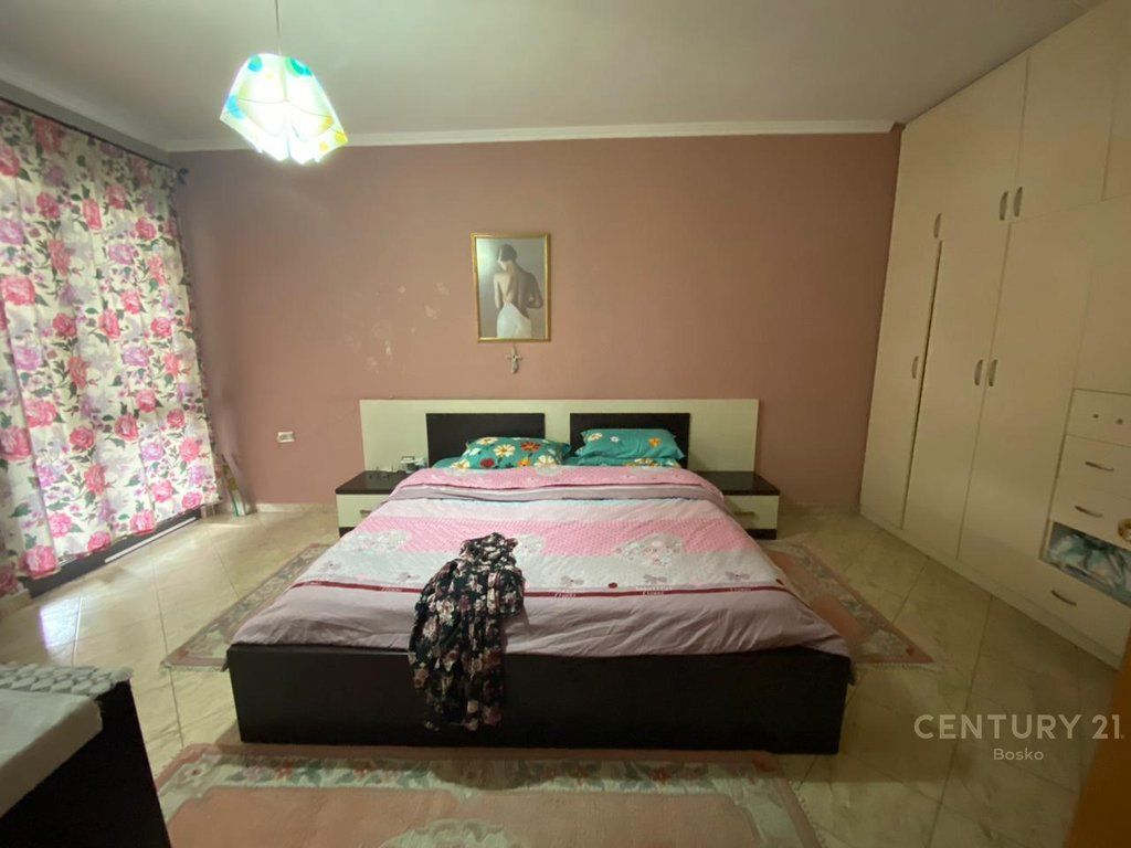 Apartament 3+1+2 per shitje tek Tregu Elektrik