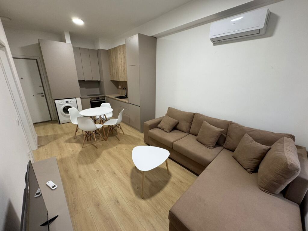 🏡✨ Appartamento 1+1 in affitto  📍 Indirizzo: Ali Demi, Complesso Kadiu 💶 Prezzo: 450 €