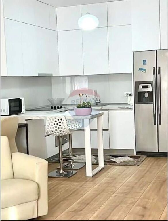 Apartament 1+1 me qera ne Qender !