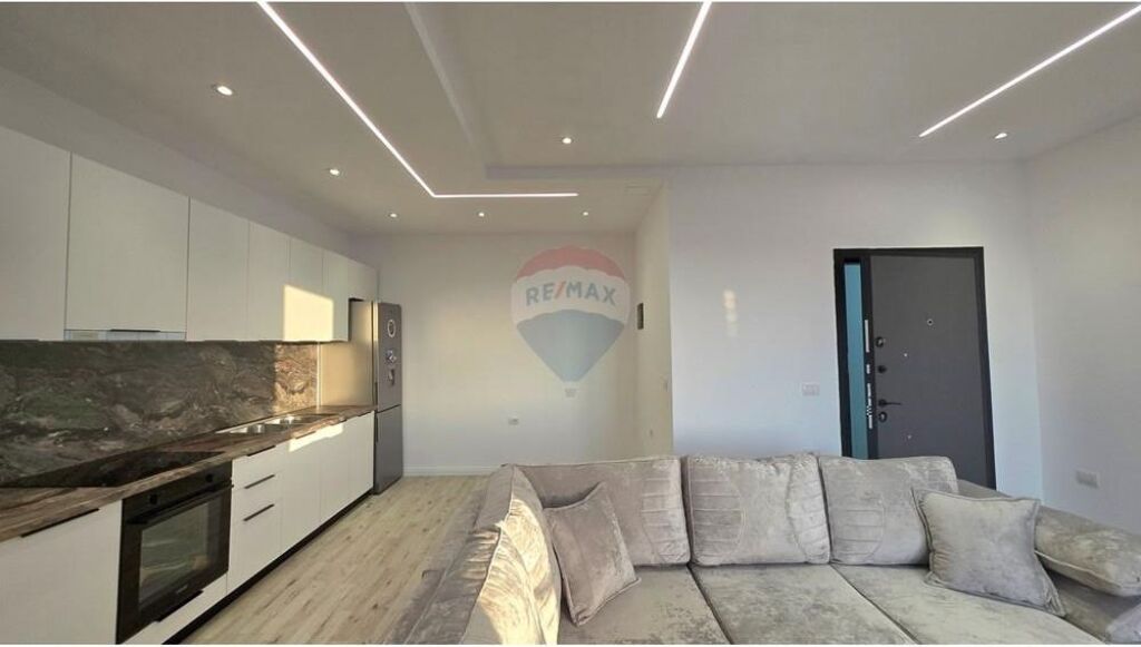 APARTAMENT 1+1 NË SHITJE – DUSH STRATI, PALESTRA E MUNDJES, VLORË