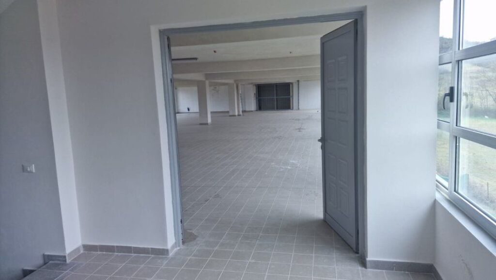 KAPANON ME QERA 720 M2 VAQARR 2.200 EURO