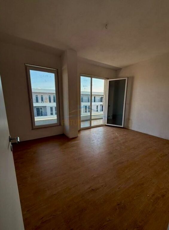 Shitet, Apartament 2+1+2, Univers City, Tirane