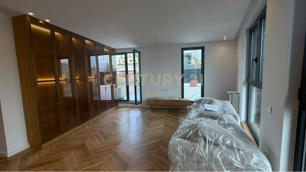 Penthouse Luksoz me Qira në Galeri Roma