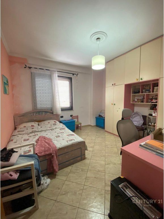 Apartament 3+1+2 per shitje tek Tregu Elektrik