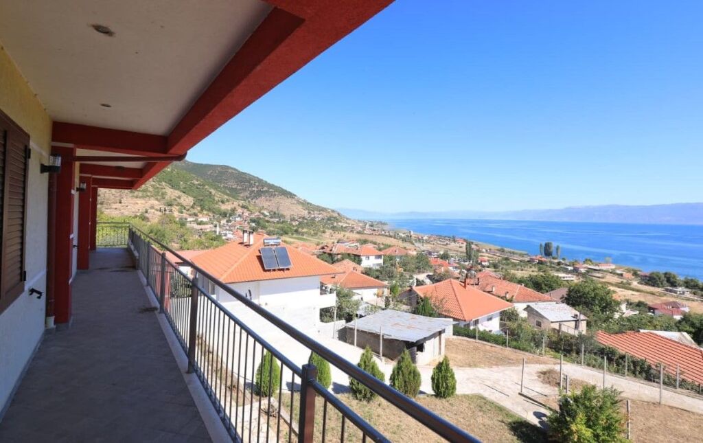 🏡 2-Storey Villa for Sale – 3 km from the Entrance of Pogradec