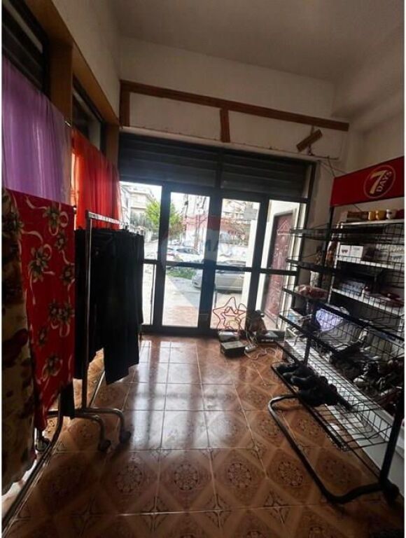 🏬 DYQAN ME QIRA – TRERRACAT, PRANË GJIMNAZIT “ALI DEMI”, VLORË