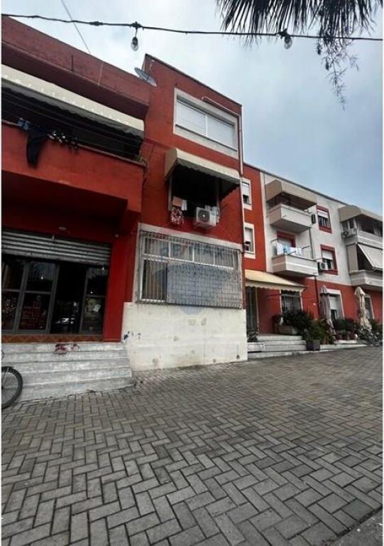 🏬 DYQAN ME QIRA – TRERRACAT, PRANË GJIMNAZIT “ALI DEMI”, VLORË