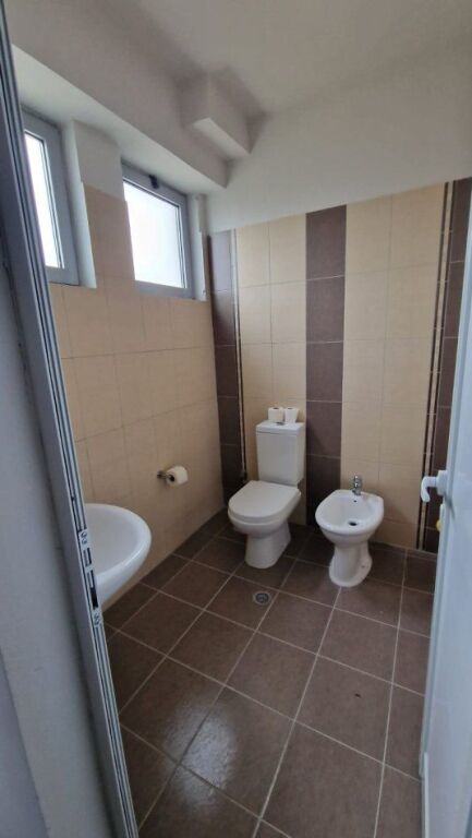 KAPANON ME QERA 720 M2 VAQARR 2.200 EURO