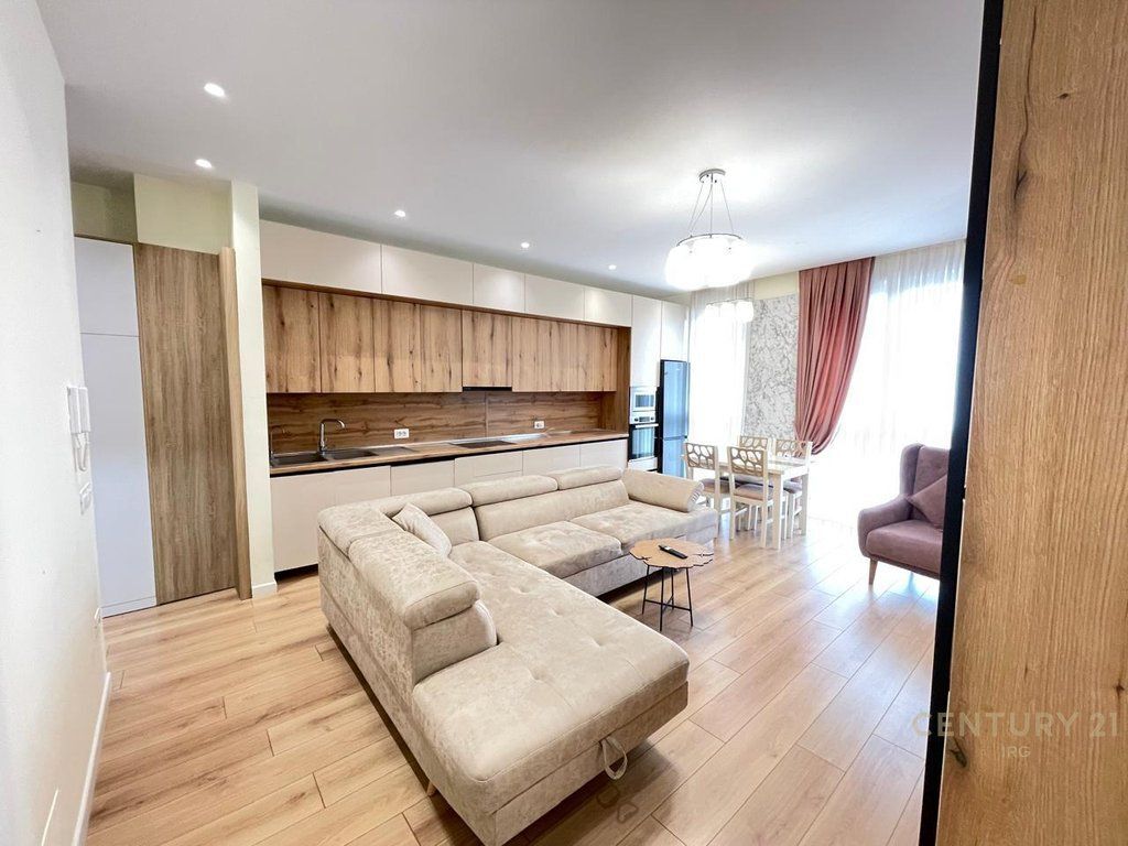 Apartament 2+1+2 me qira te Medreseja