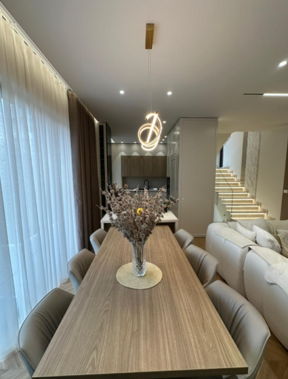 🏡 Jepet me Qira Vilë Rezidenciale – Vile Roses, Farkë