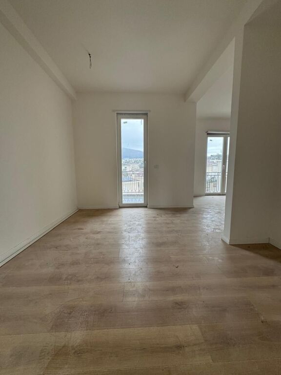 🏡 Vilë Luksoze 3-Katëshe në Shitje – Collina Verde, pranë TEG