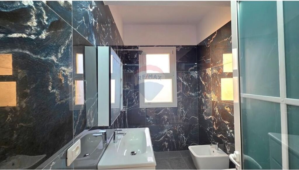 APARTAMENT 1+1 NË SHITJE – DUSH STRATI, PALESTRA E MUNDJES, VLORË