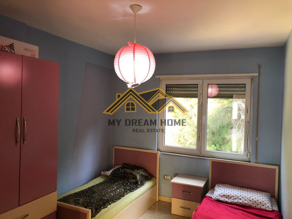 JEPET APARTAMENT ME QIRA NE CURRILA PAMJE BALLORE DETI !