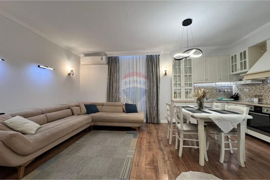 Apartament 3+1 per qira, prane Eleonores!