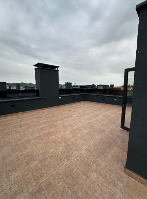 🏡 Jepet me Qira Vilë Rezidenciale – Vile Roses, Farkë