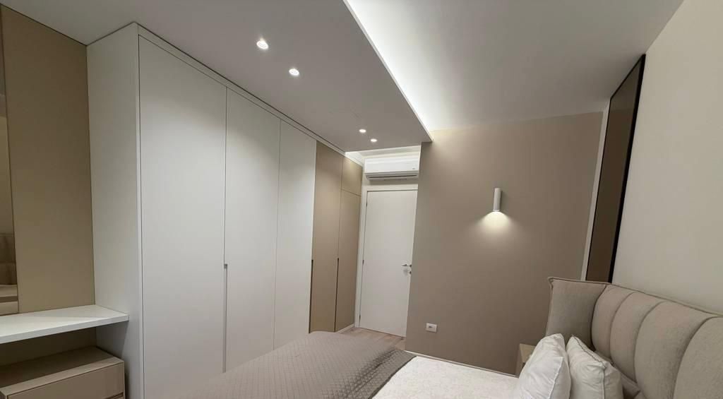 APARTAMENT ME QERA 1+1+POST PARKIMI RRUGA E BARIKADAVE 1000 EURO