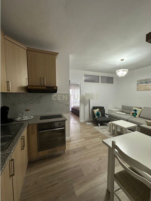 Shitet apartament 1+1 ne plazh Hekurudha 68,000 €