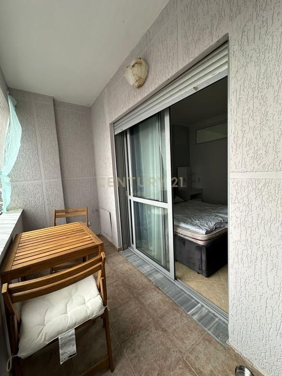 Shitet apartament 1+1 ne plazh Hekurudha 68,000 €