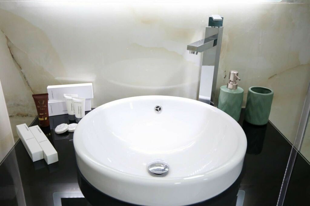 JEPET ME QIRA – 🏡Apartament Luksoz me Pamje të Plotë nga Deti Vlorë