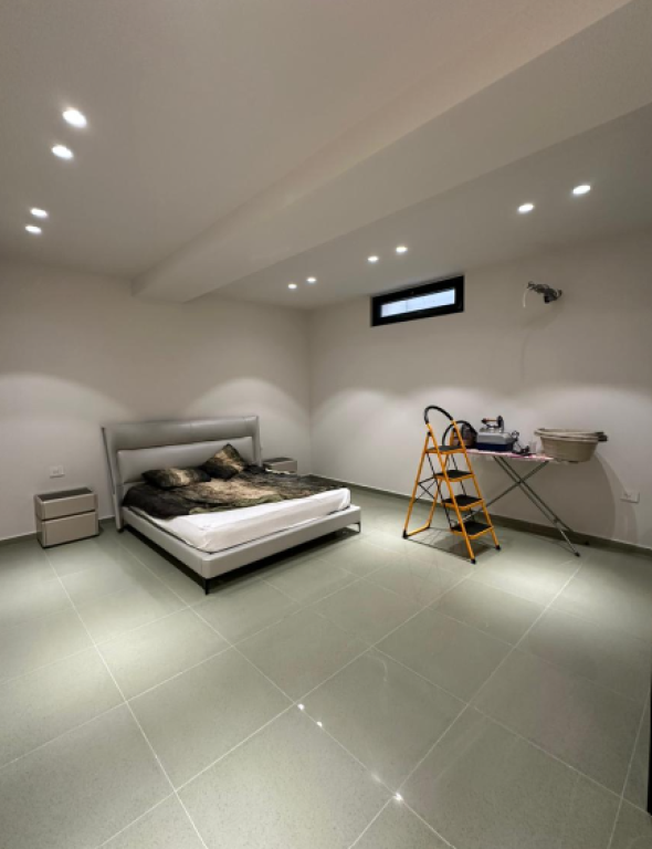 🏡 Jepet me Qira Vilë Rezidenciale – Vile Roses, Farkë