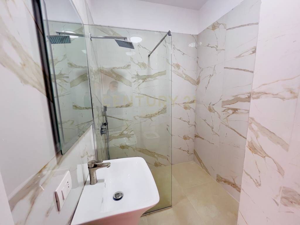 Apartament 2+1+2+2 Poste Parkimi tek 5-Maji, prane Concord Center!