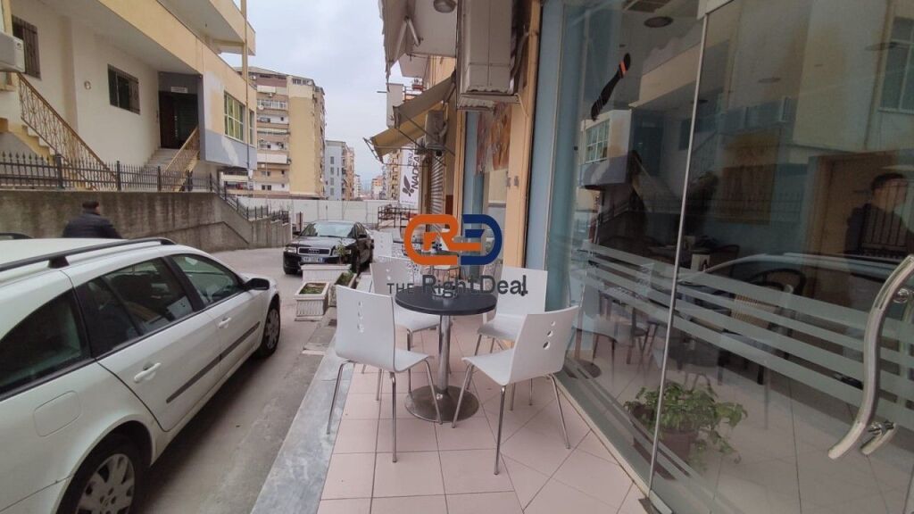 Te Kodra E Diellit, Jepet Me Qira Ambient Biznesi I Investuar Si Fast Food!!