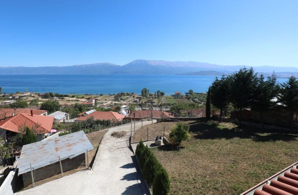🏡 2-Storey Villa for Sale – 3 km from the Entrance of Pogradec