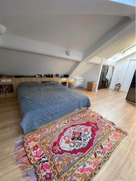 Shitje, Penhouse 1+1, ish Blloku