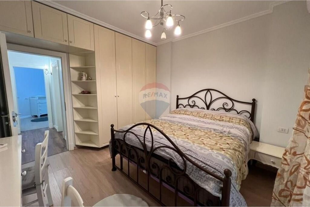 Apartament 3+1 per qira, prane Eleonores!