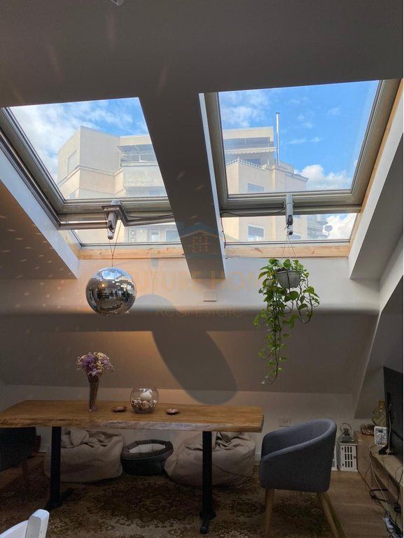 Shitje, Penhouse 1+1, ish Blloku