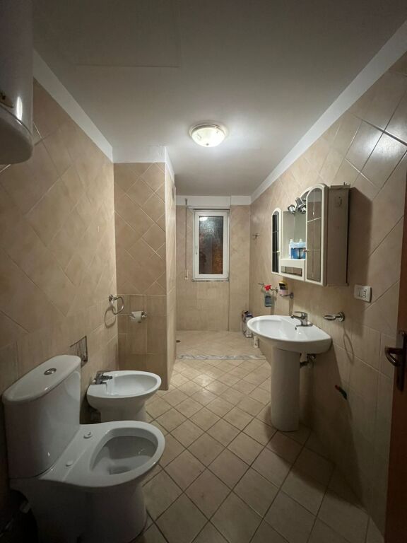 near the New Maternity “Koco Glozheni” an office space 1+1, empty, 40,000 Leke (Net) is for rent